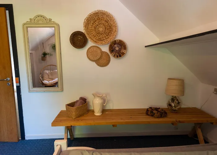 לינה וארוחת בוקר Holmely *