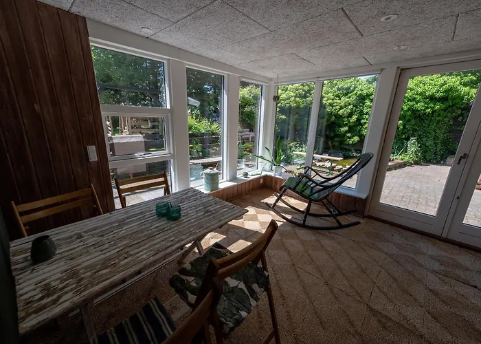 לינה וארוחת בוקר Holmely *